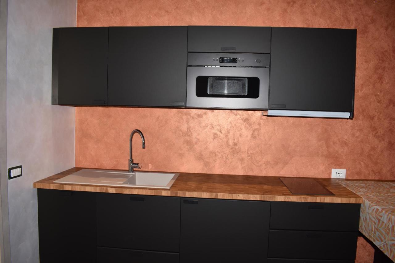Garda Fantasy Apartment - Jacuzzi Desenzano del Garda Exterior foto