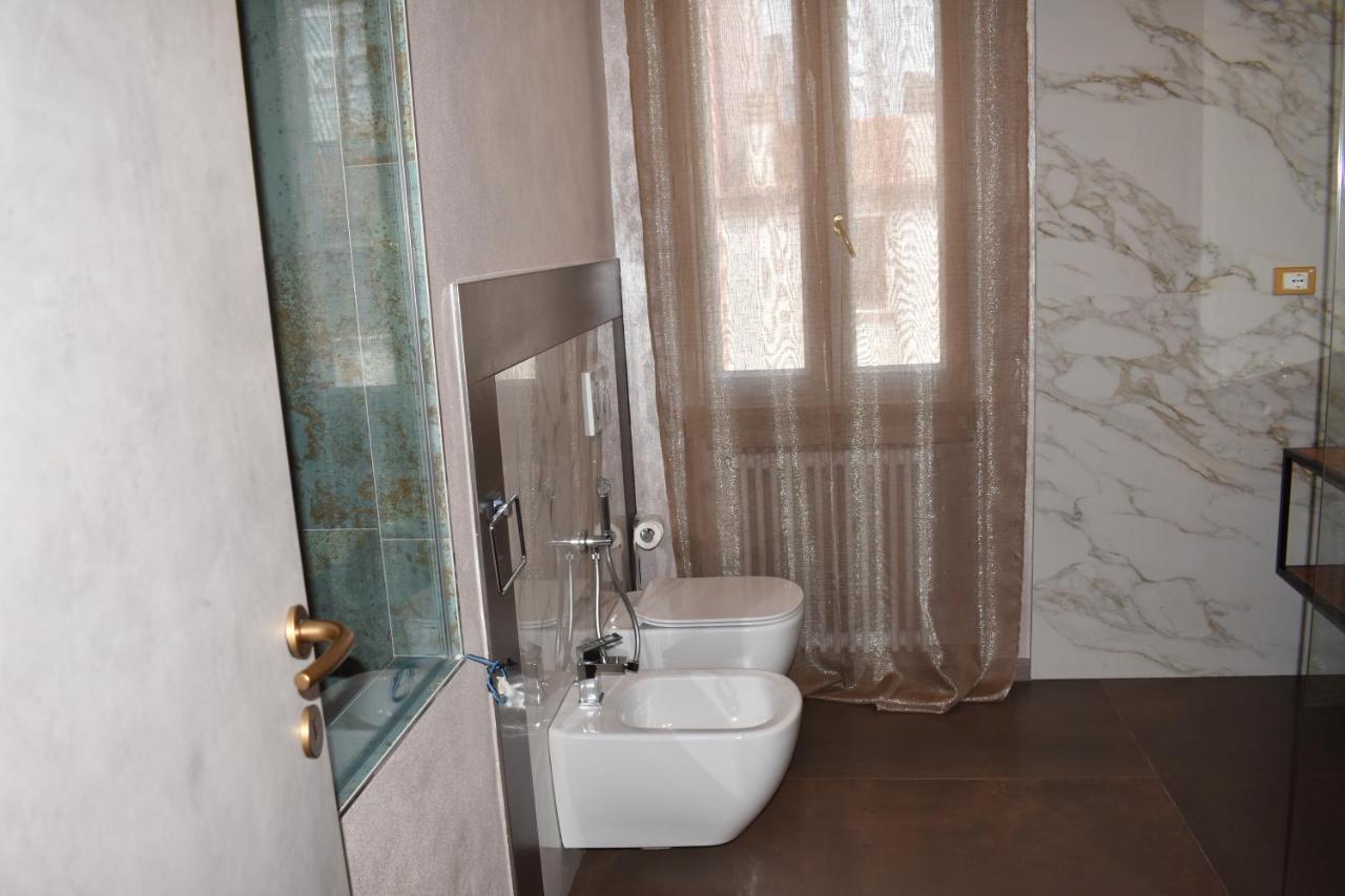 Garda Fantasy Apartment - Jacuzzi Desenzano del Garda Exterior foto