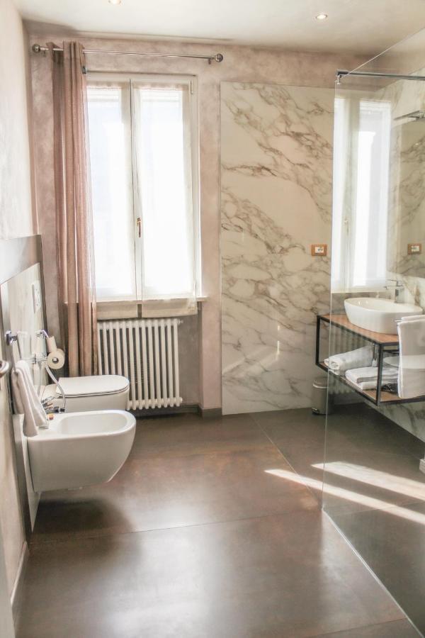 Garda Fantasy Apartment - Jacuzzi Desenzano del Garda Exterior foto