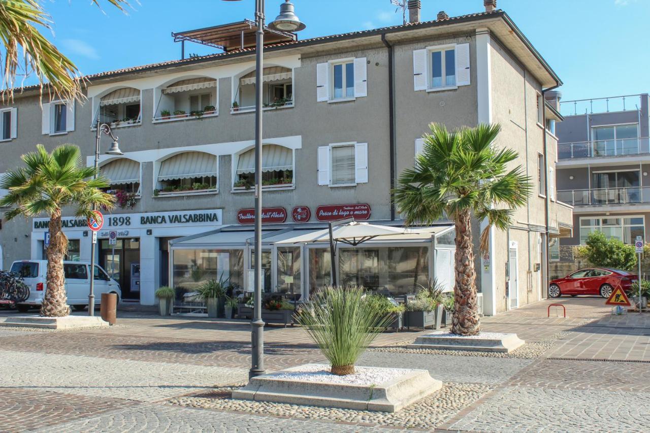 Garda Fantasy Apartment - Jacuzzi Desenzano del Garda Exterior foto
