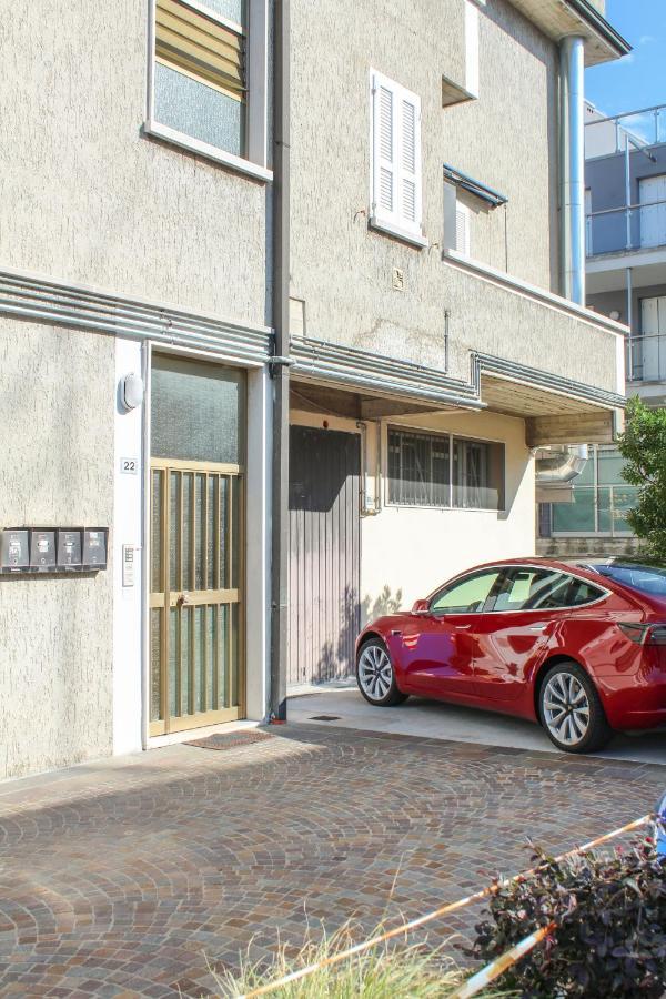 Garda Fantasy Apartment - Jacuzzi Desenzano del Garda Exterior foto