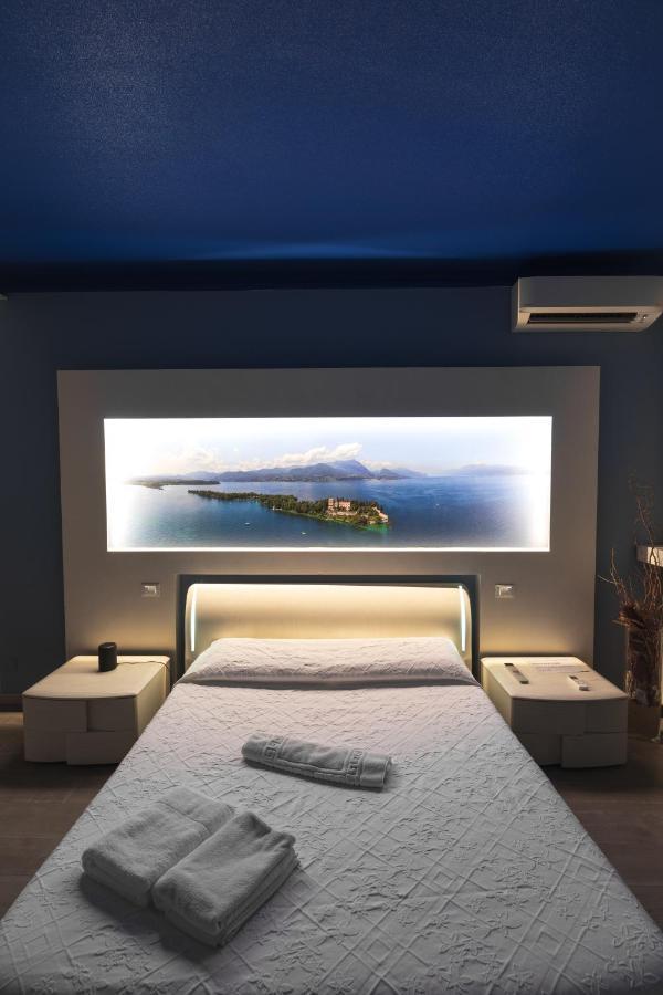 Garda Fantasy Apartment - Jacuzzi Desenzano del Garda Exterior foto
