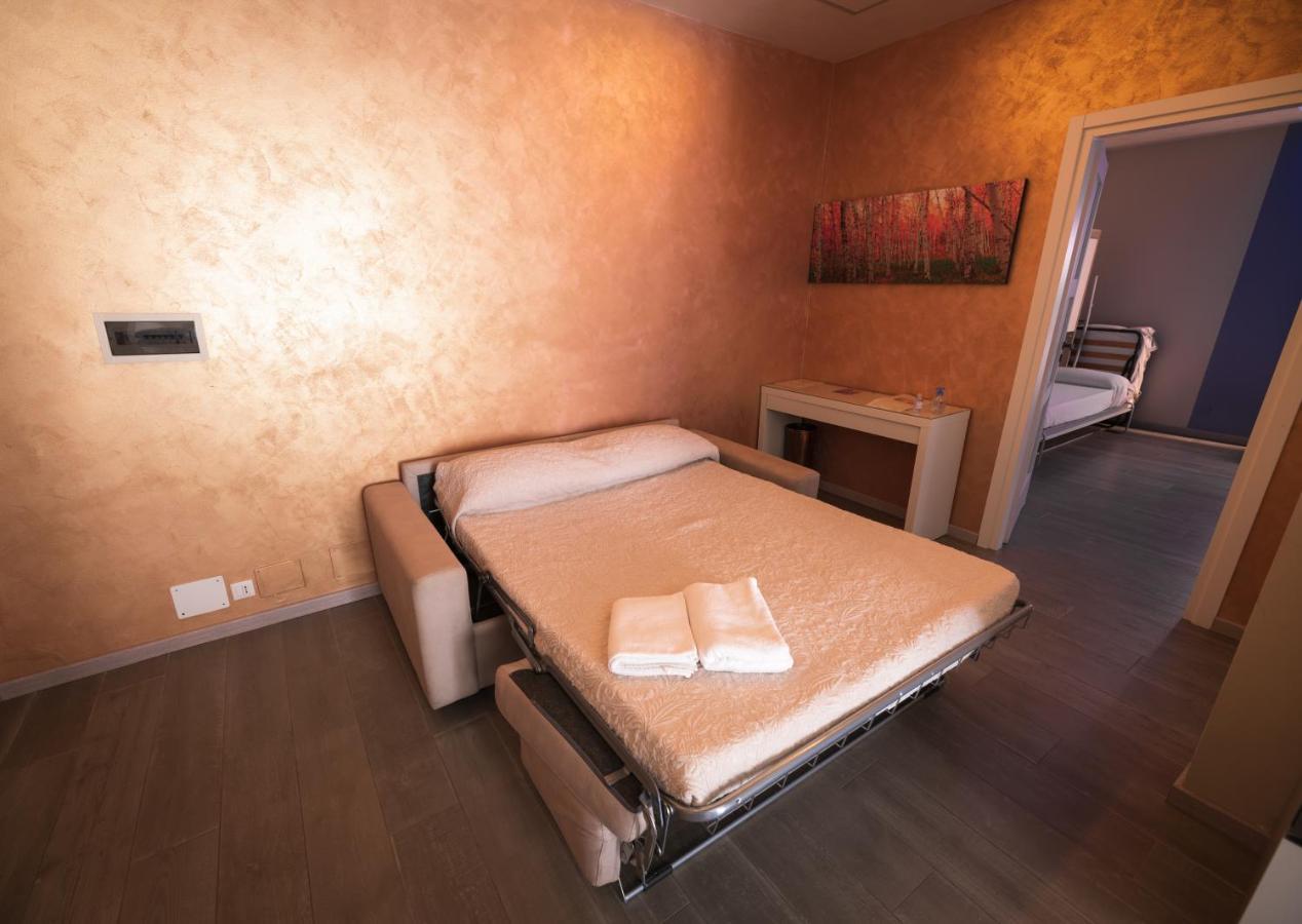 Garda Fantasy Apartment - Jacuzzi Desenzano del Garda Exterior foto